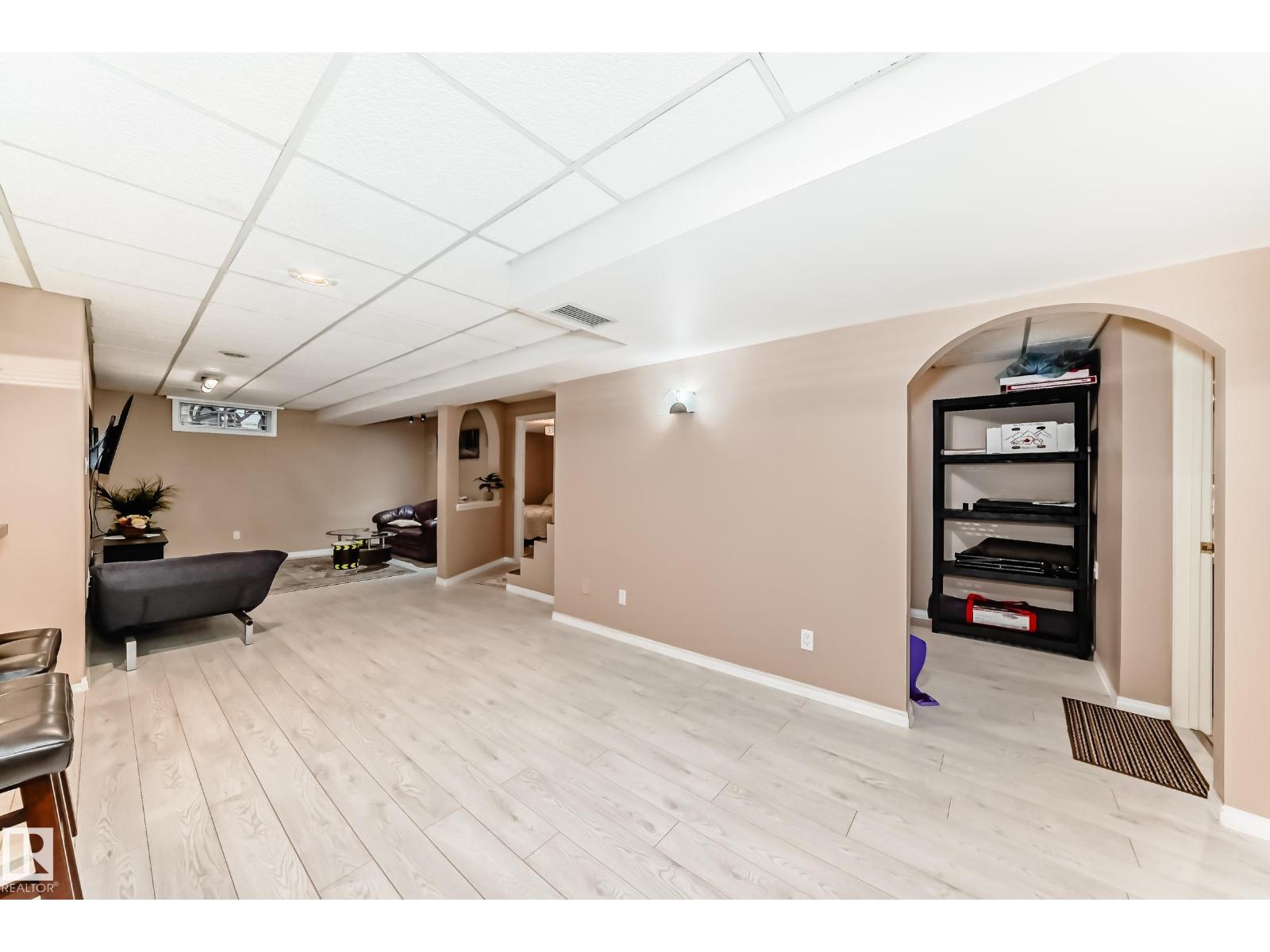 Photo 31 of 38 Deane Cr, St Albert AB