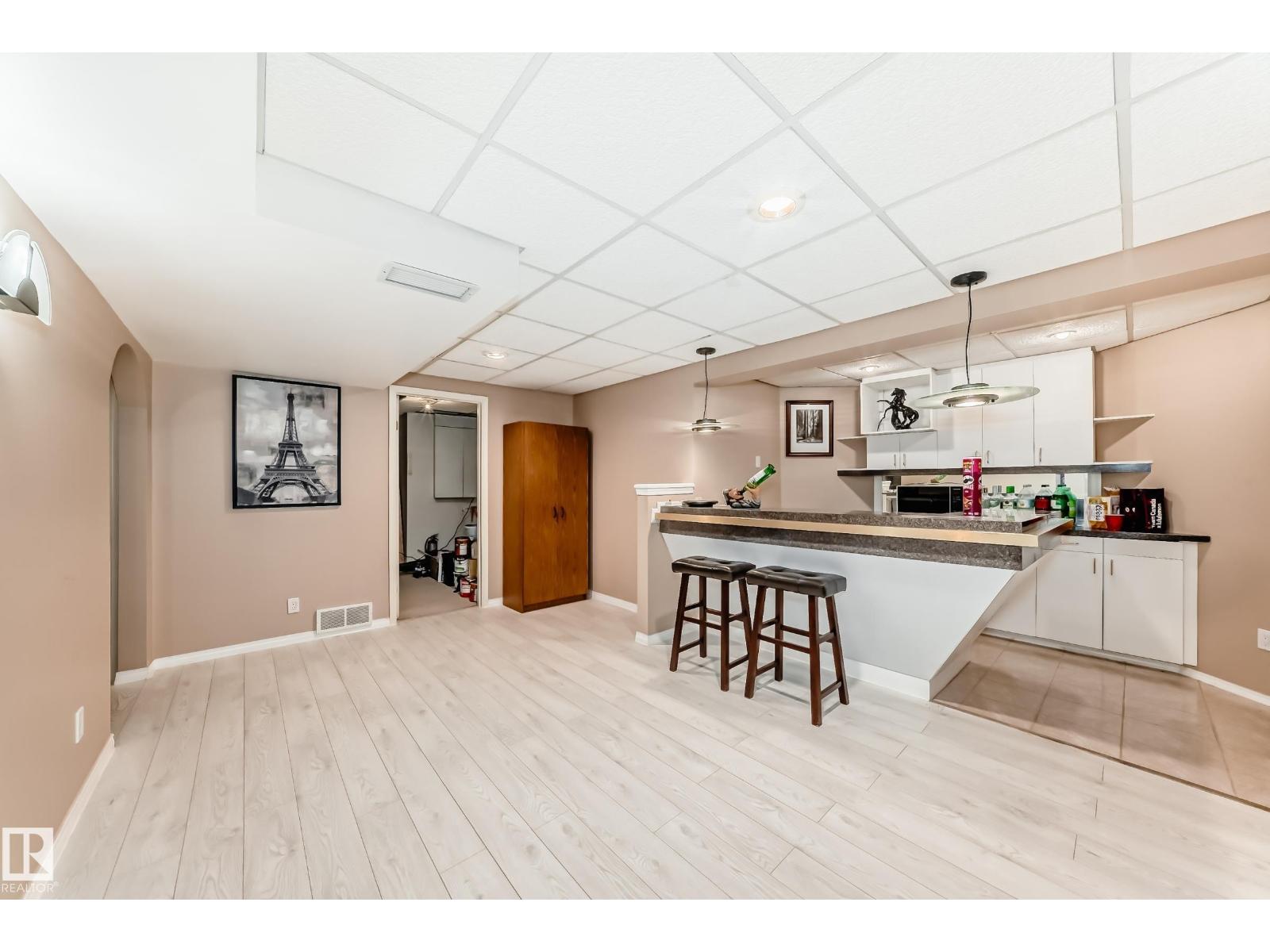 Photo 32 of 38 Deane Cr, St Albert AB