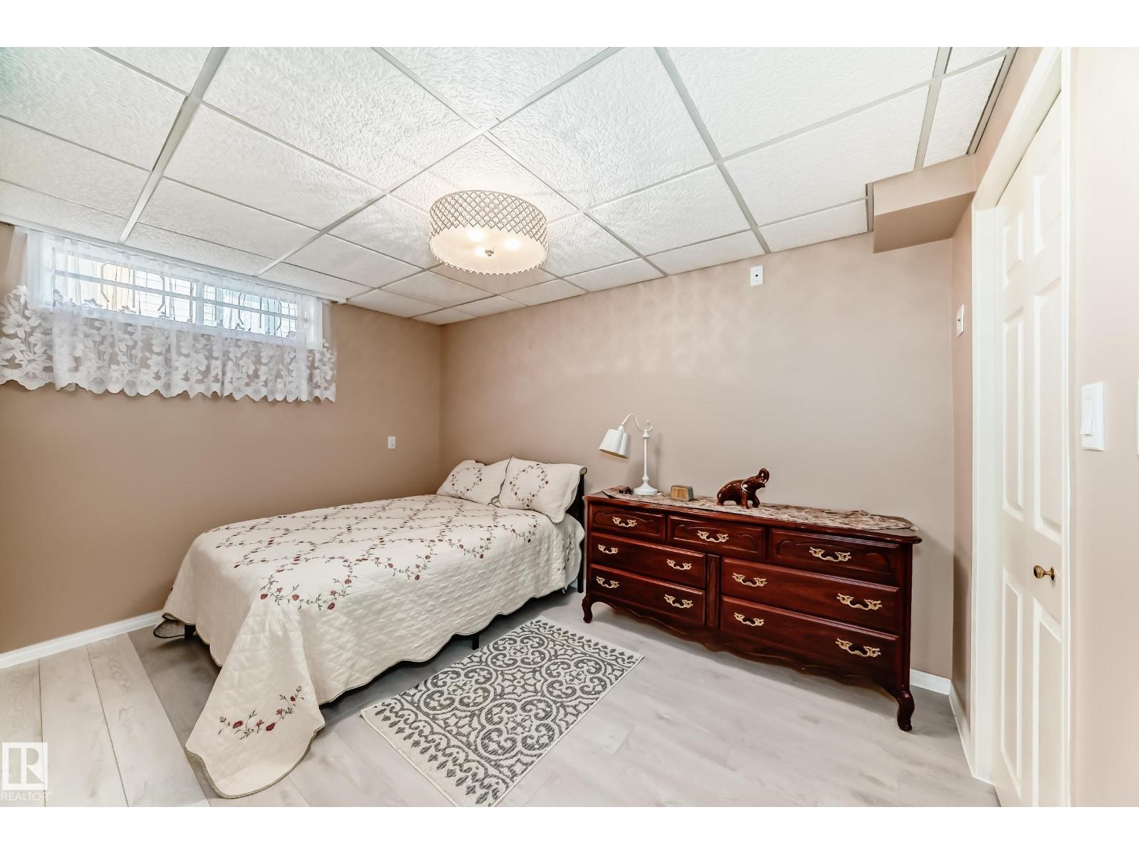 Photo 36 of 38 Deane Cr, St Albert AB