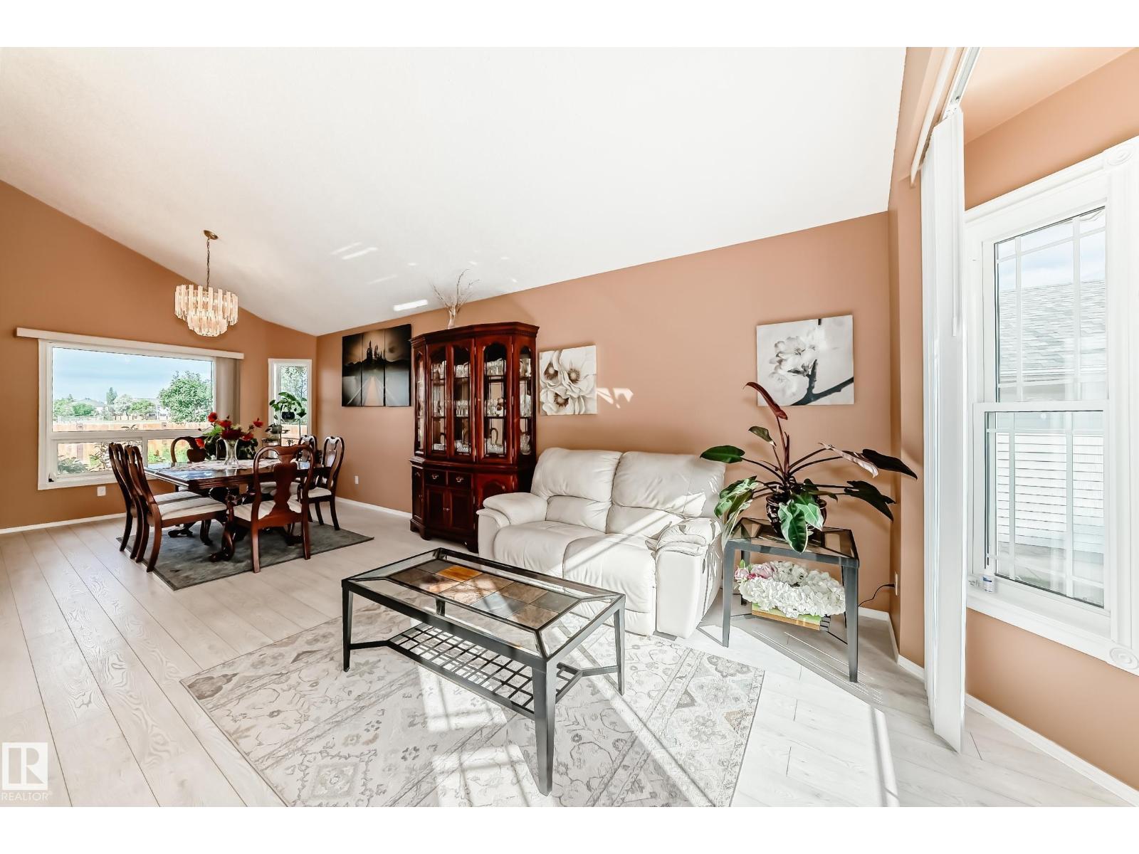 Photo 6 of 38 Deane Cr, St Albert AB
