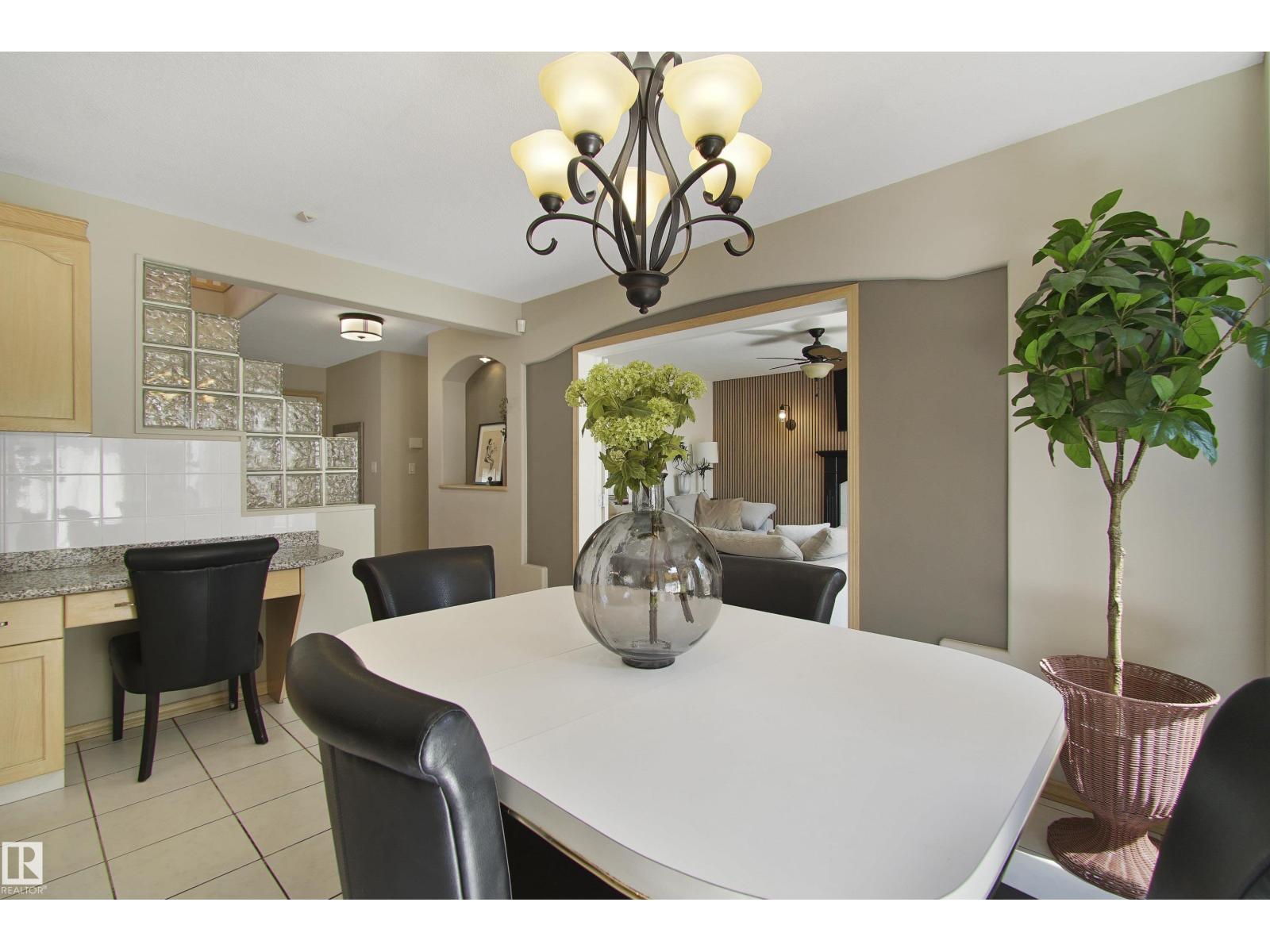 Photo 11 of 8617 158 A Av Nw, Edmonton AB