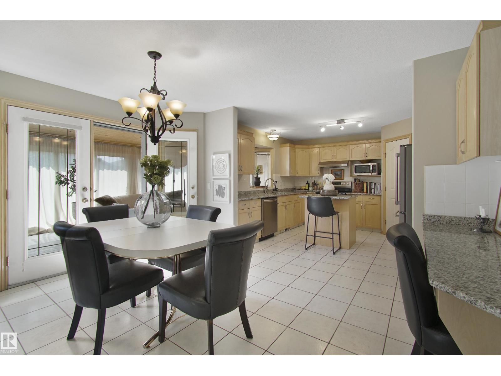 Photo 13 of 8617 158 A Av Nw, Edmonton AB