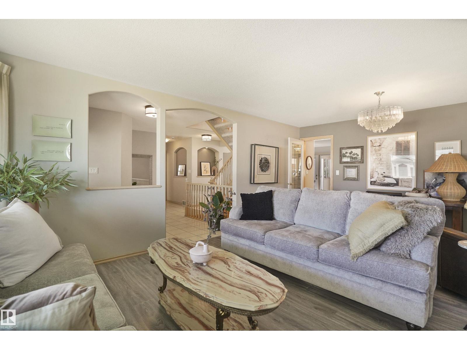 Photo 16 of 8617 158 A Av Nw, Edmonton AB