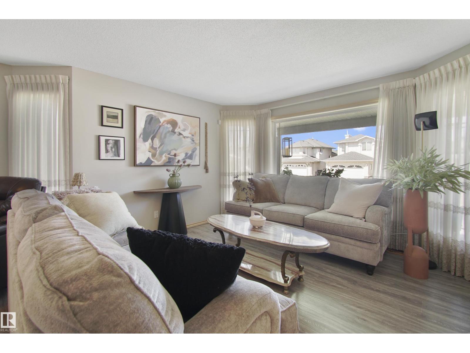 Photo 20 of 8617 158 A Av Nw, Edmonton AB