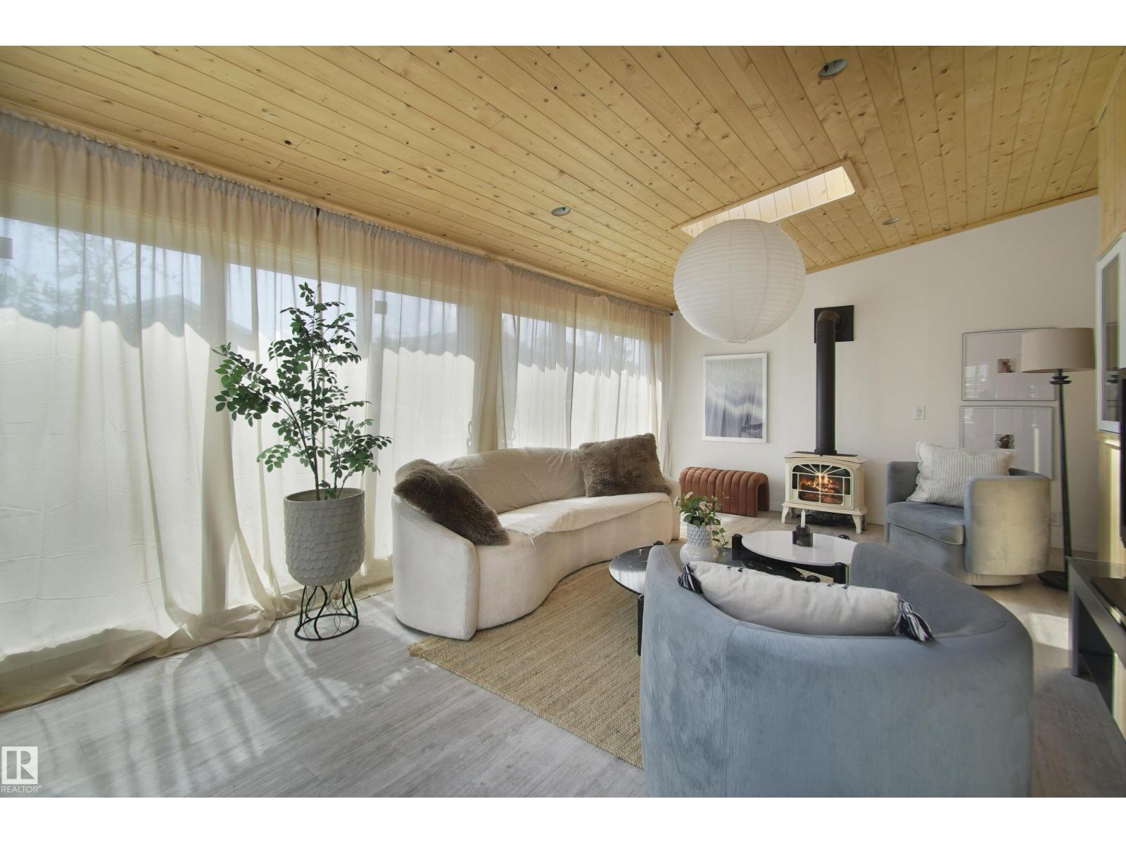 Photo 23 of 8617 158 A Av Nw, Edmonton AB