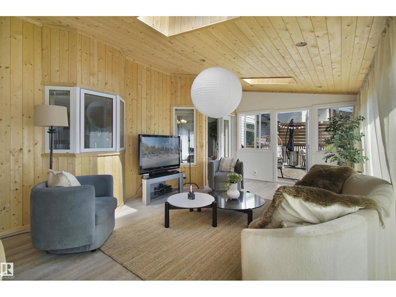 Photo 25 of 8617 158 A Av Nw, Edmonton AB