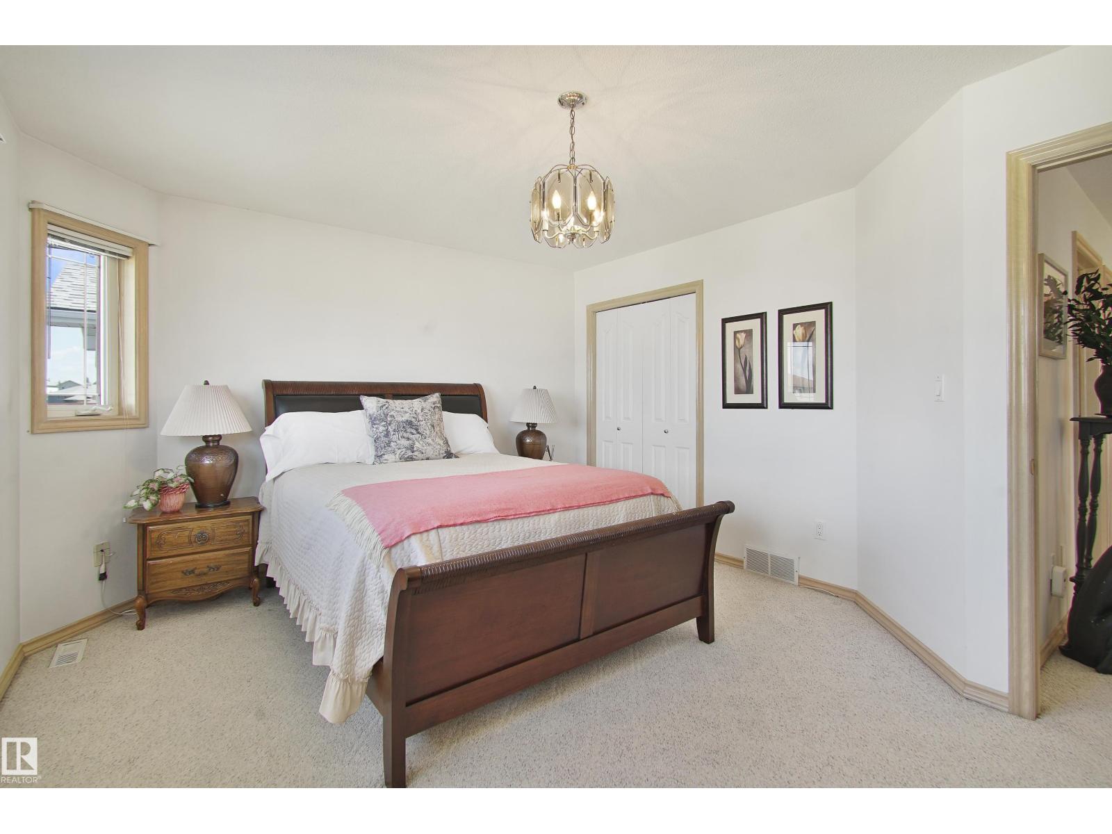 Photo 38 of 8617 158 A Av Nw, Edmonton AB