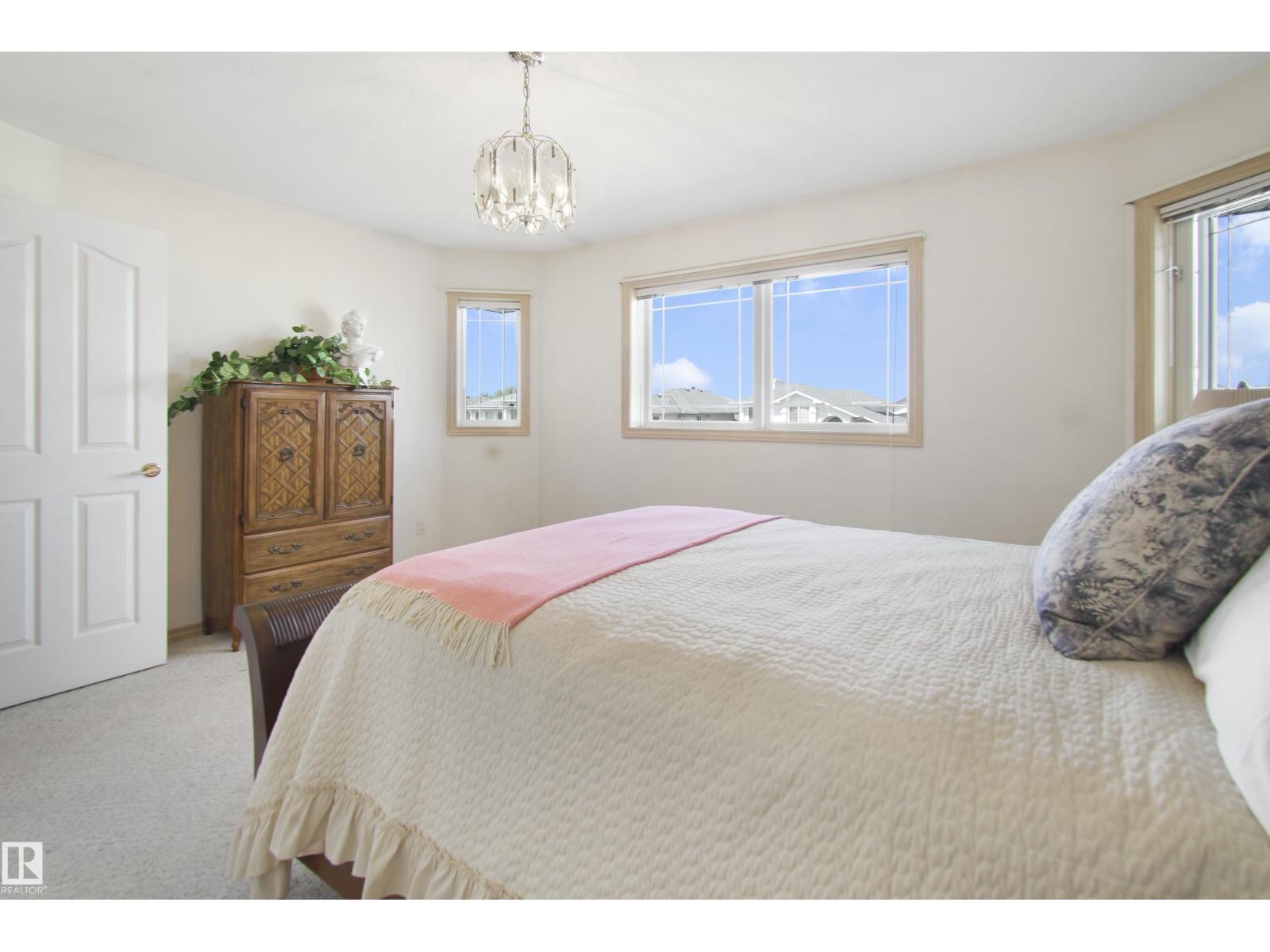 Photo 40 of 8617 158 A Av Nw, Edmonton AB