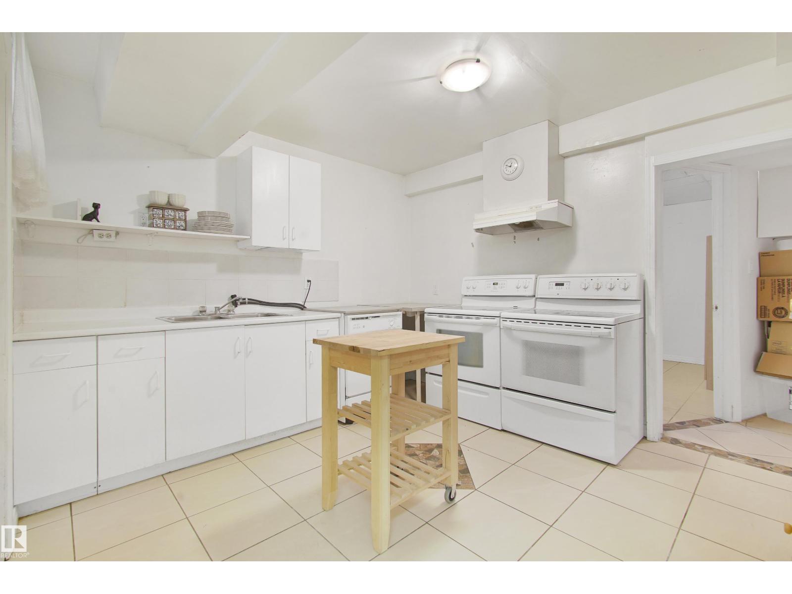 Photo 47 of 8617 158 A Av Nw, Edmonton AB