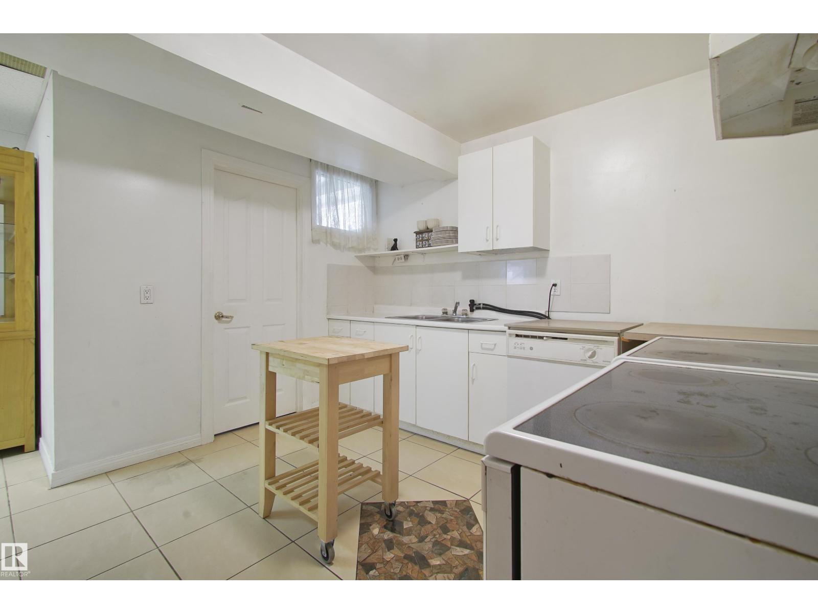 Photo 49 of 8617 158 A Av Nw, Edmonton AB