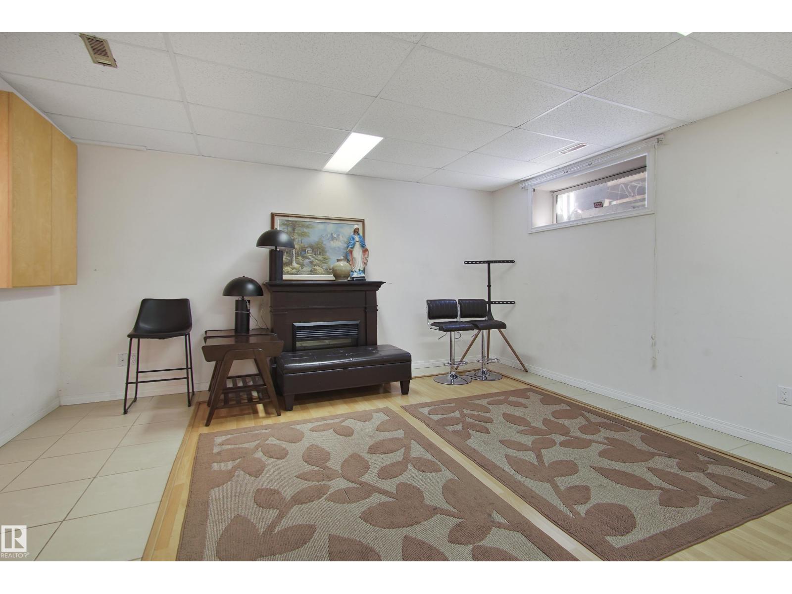 Photo 53 of 8617 158 A Av Nw, Edmonton AB