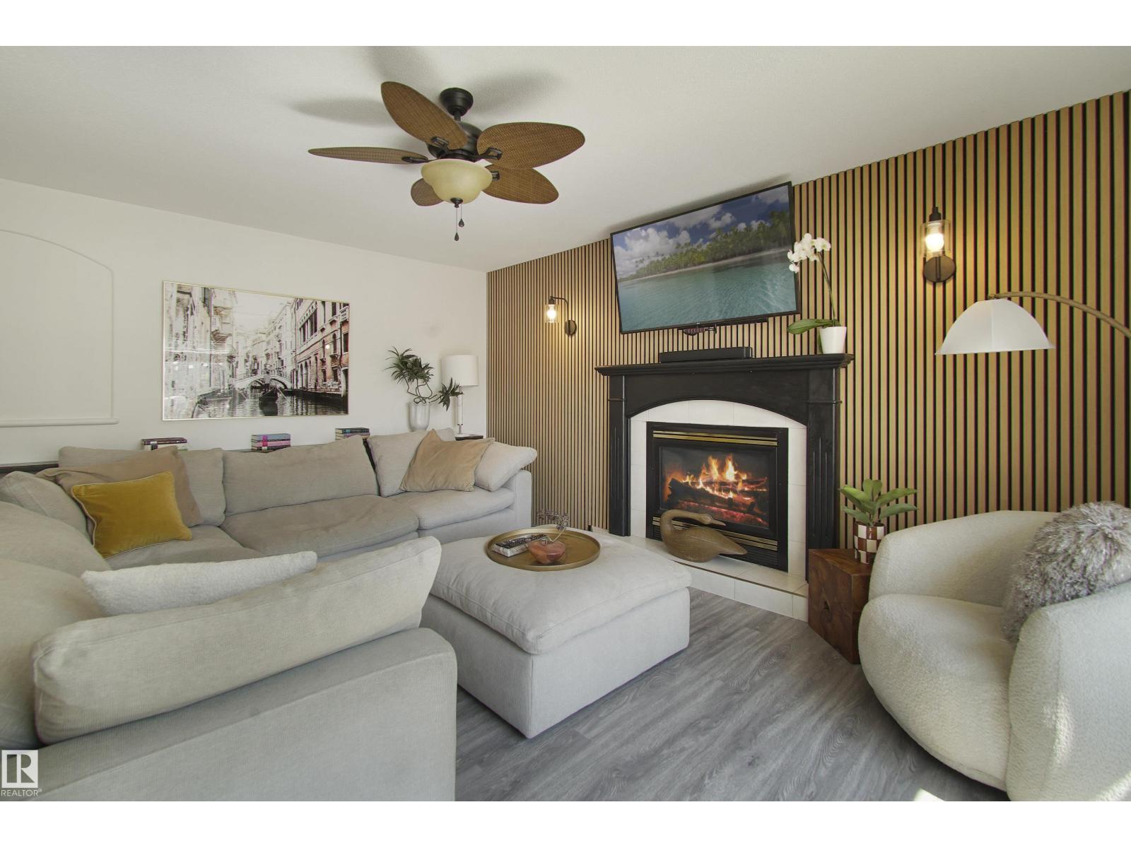 Photo 7 of 8617 158 A Av Nw, Edmonton AB