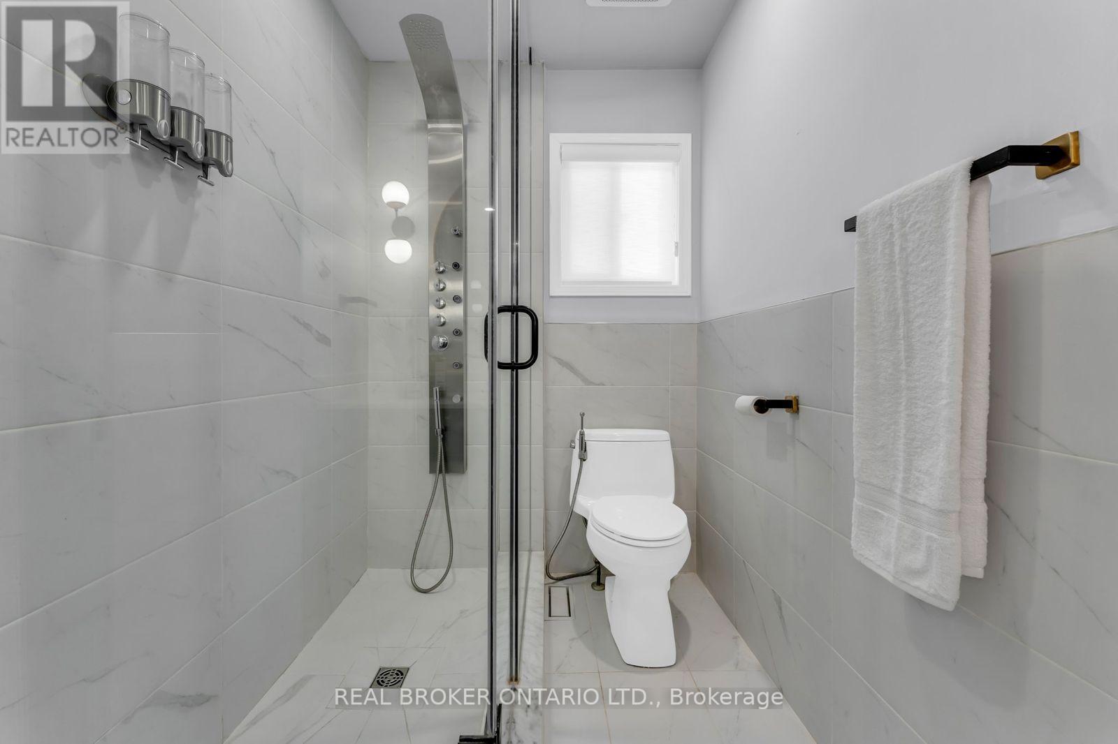 Photo 18 of 2293 Woodcrest Drive, Oakville ON