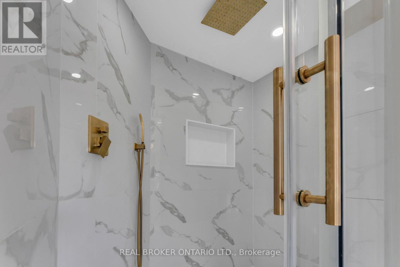 Photo 10 of 2293 Woodcrest Drive, Oakville ON
