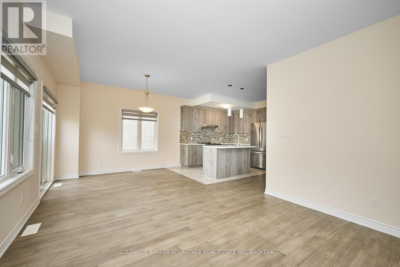 Photo 7 of 45 Mclaughlin Street, Welland ON