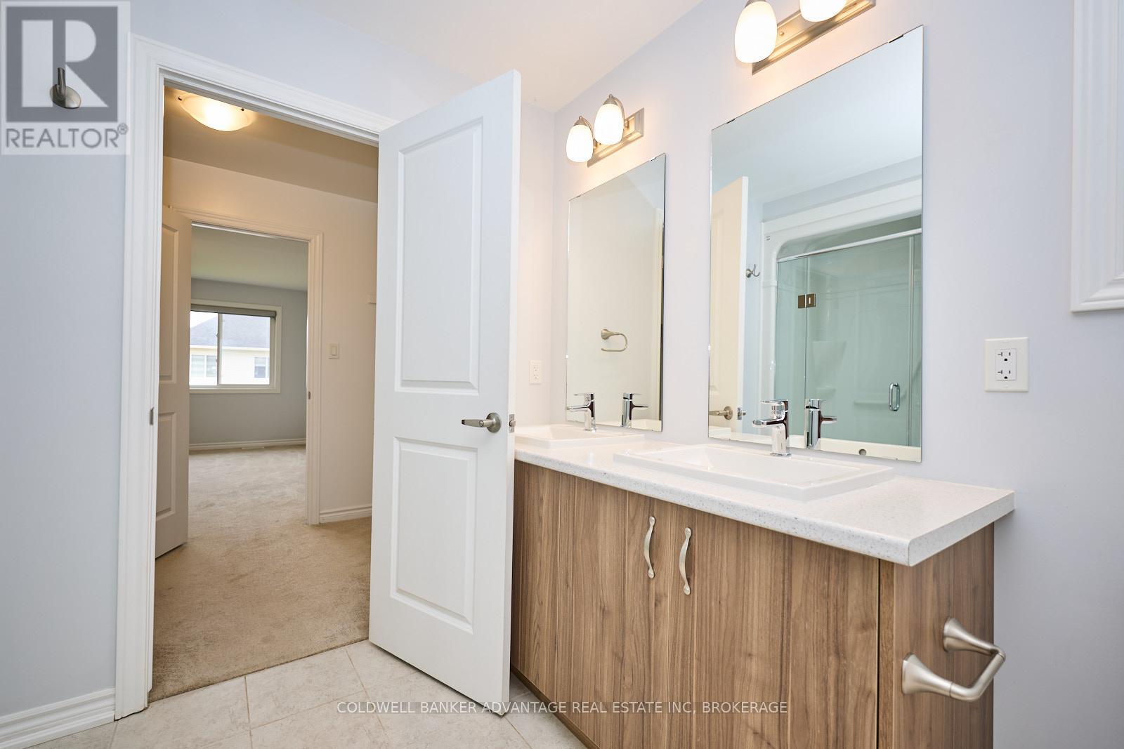 Photo 6 of 45 Mclaughlin Street, Welland ON