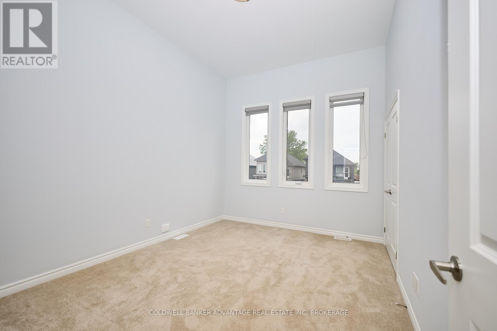 Photo 11 of 45 Mclaughlin Street, Welland ON