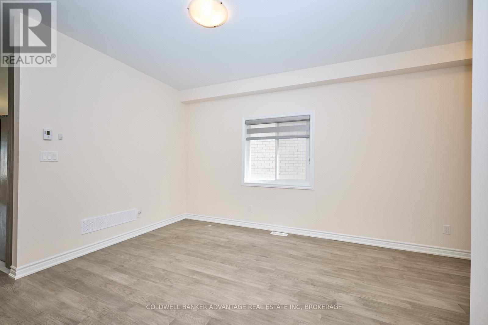 Photo 3 of 45 Mclaughlin Street, Welland ON