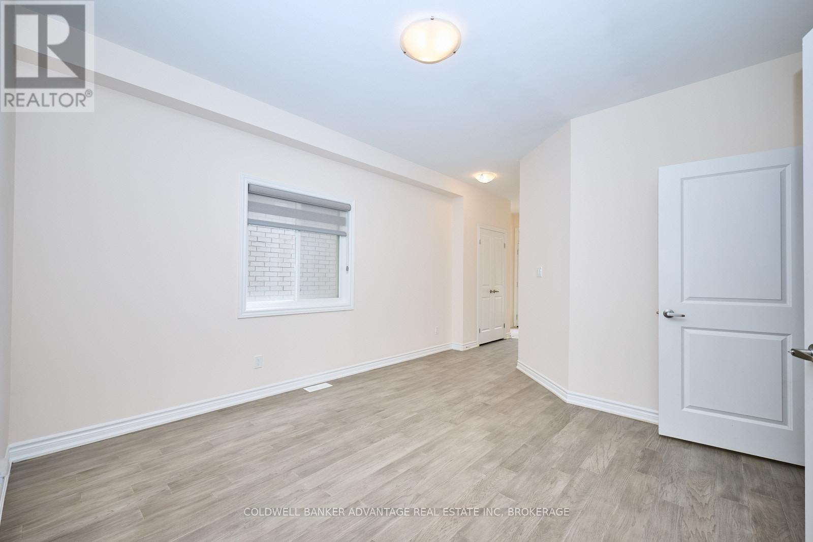 Photo 24 of 45 Mclaughlin Street, Welland ON
