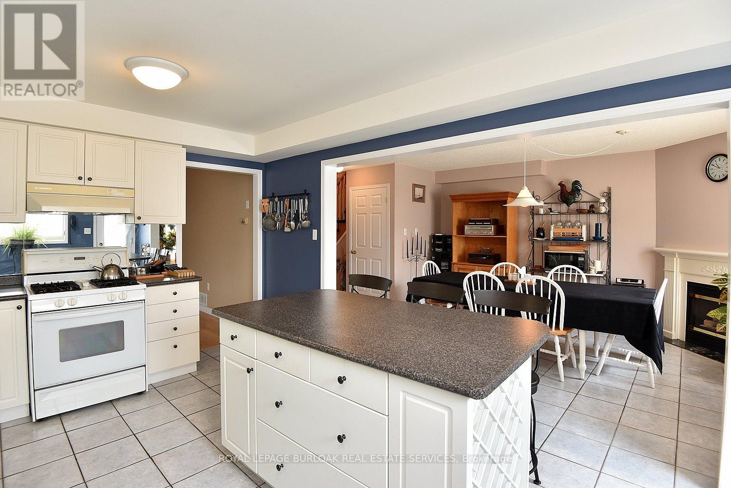 Photo 14 of 4002 Jarvis Crescent, Burlington ON