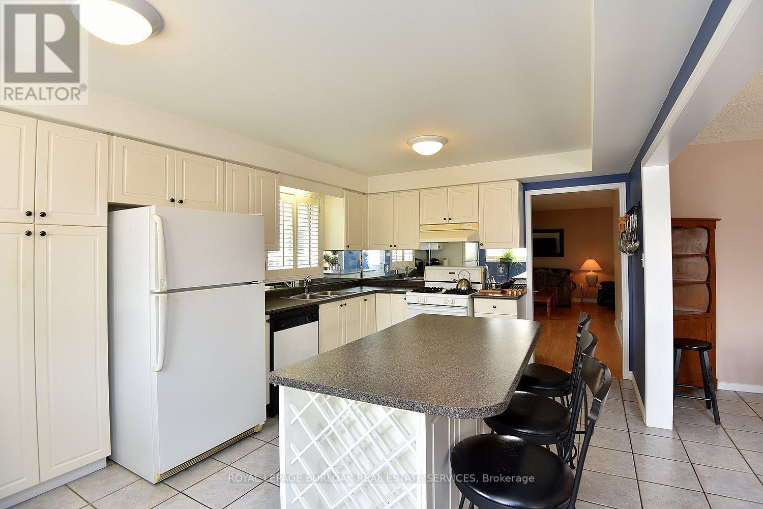 Photo 16 of 4002 Jarvis Crescent, Burlington ON