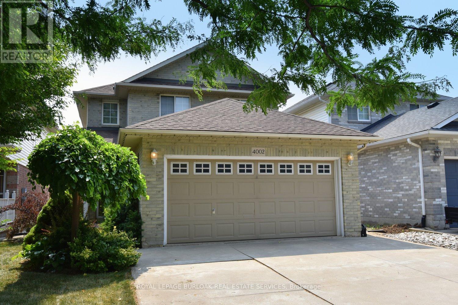 Photo 2 of 4002 Jarvis Crescent, Burlington ON