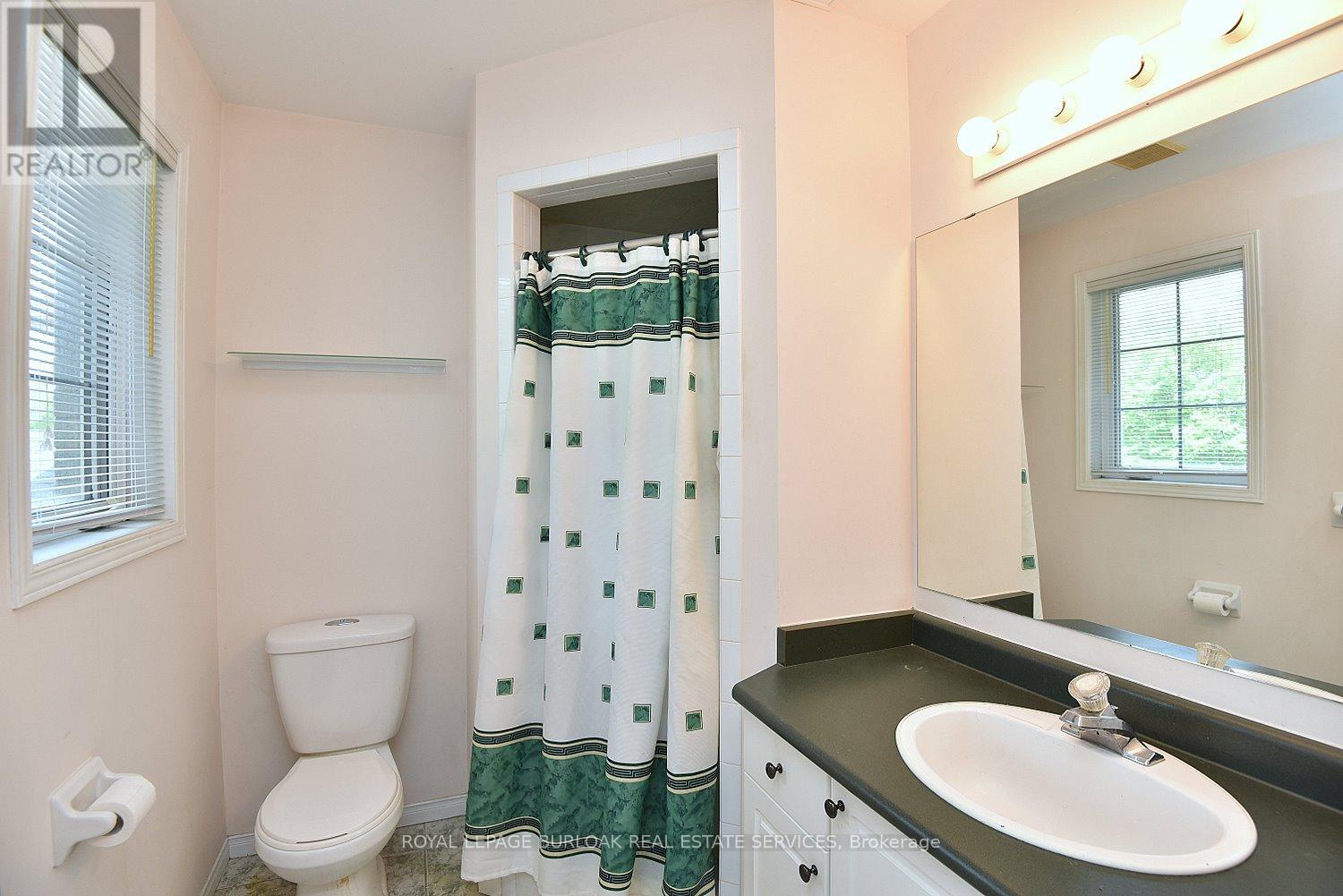 Photo 23 of 4002 Jarvis Crescent, Burlington ON