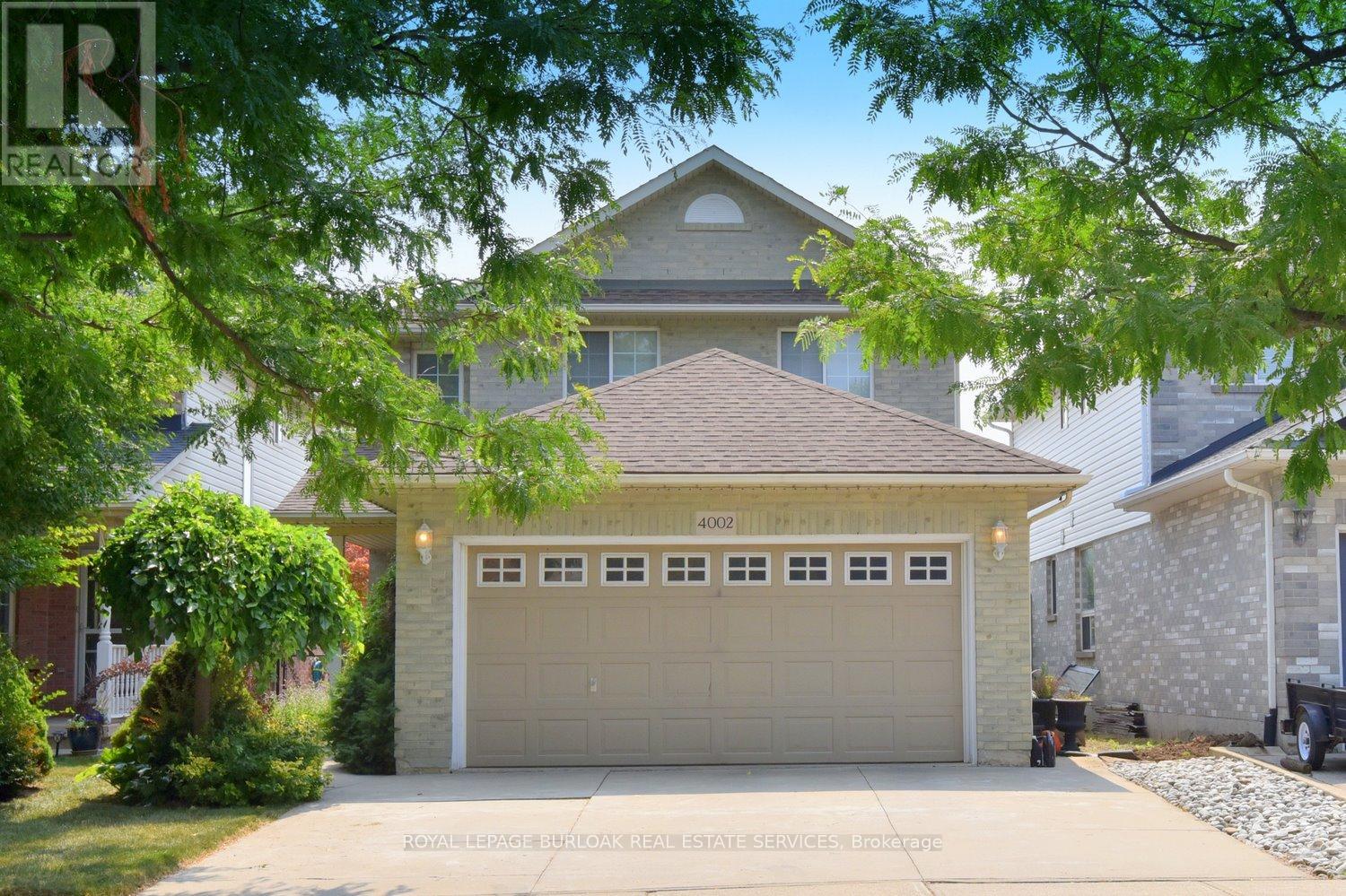 Photo 4 of 4002 Jarvis Crescent, Burlington ON