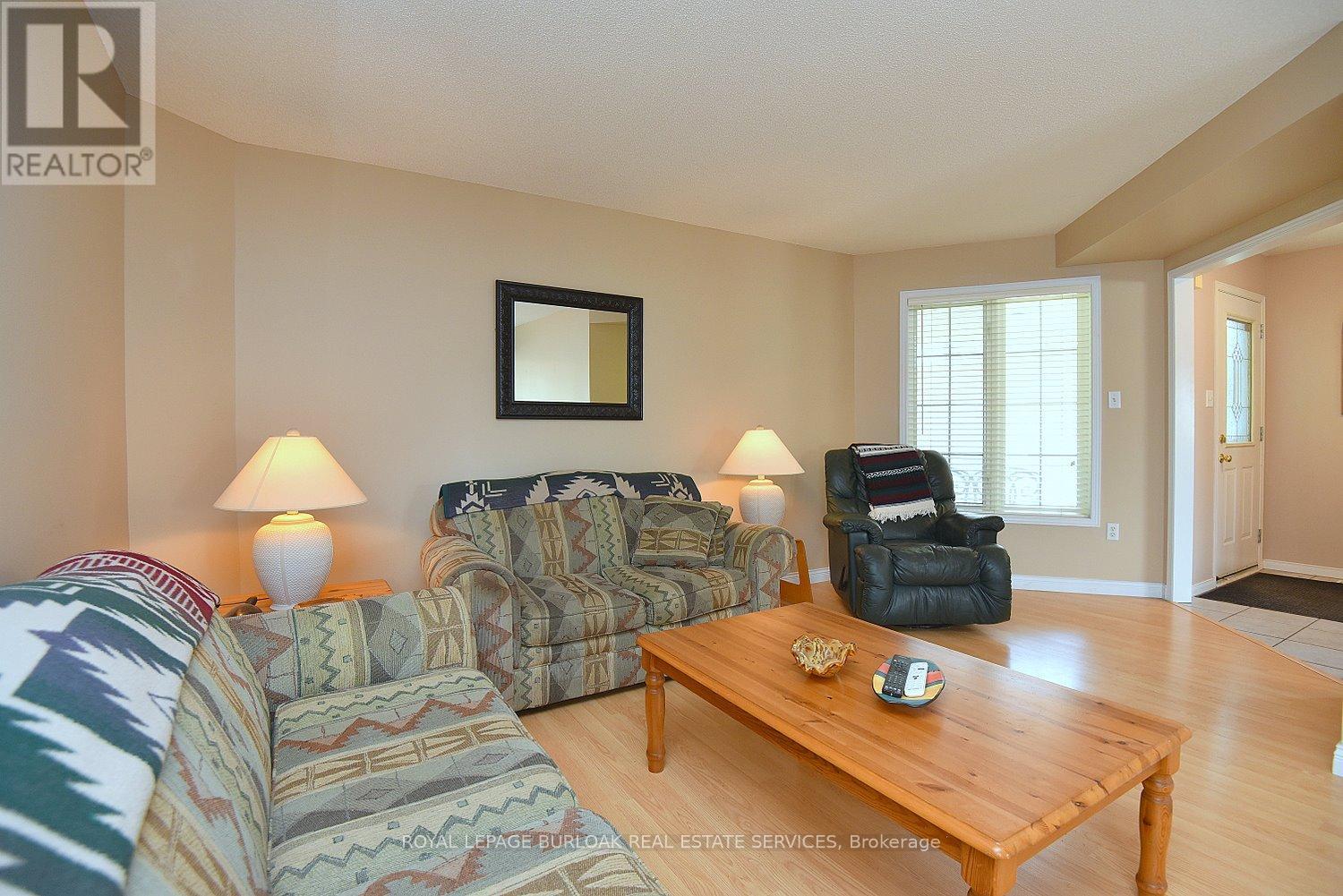 Photo 6 of 4002 Jarvis Crescent, Burlington ON