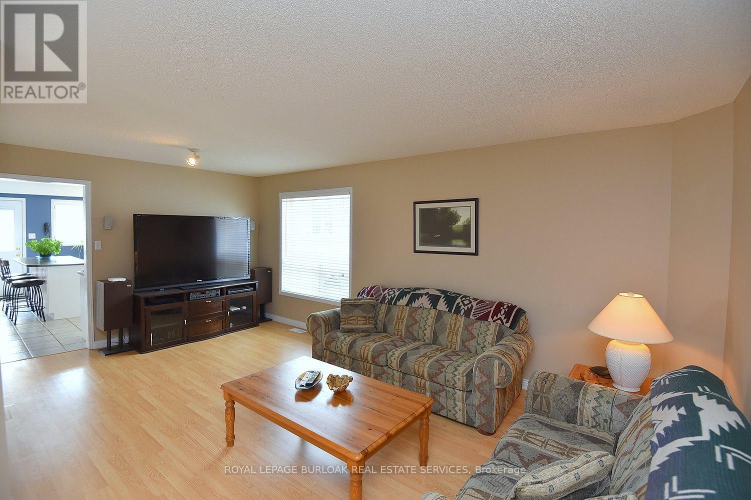 Photo 7 of 4002 Jarvis Crescent, Burlington ON