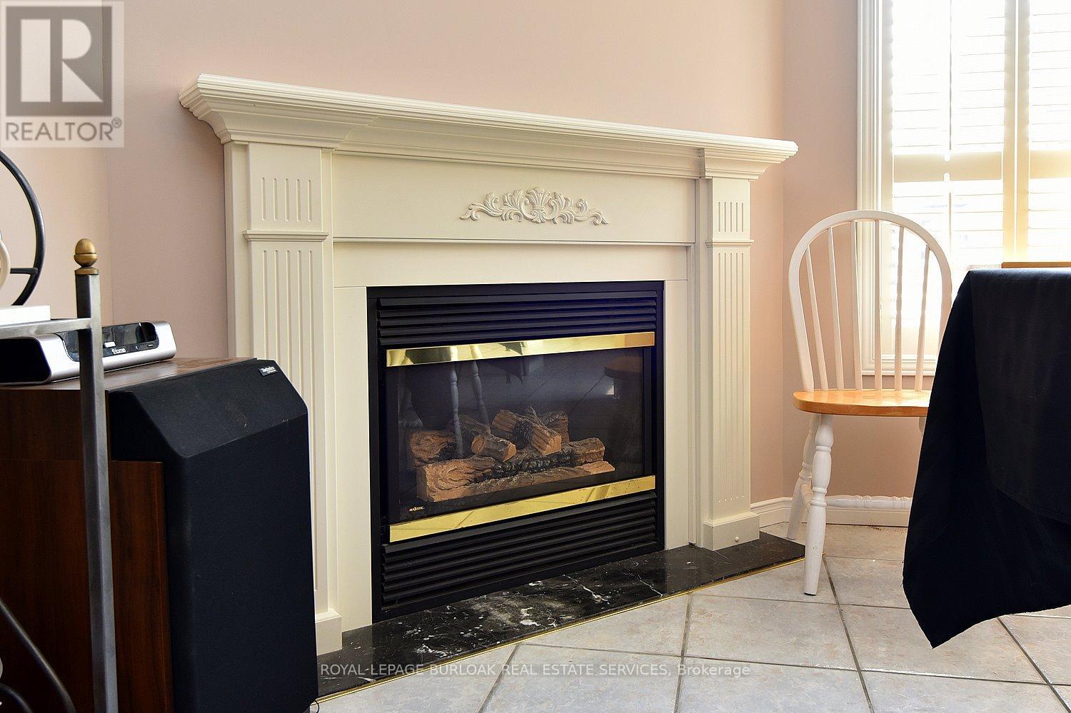 Photo 8 of 4002 Jarvis Crescent, Burlington ON