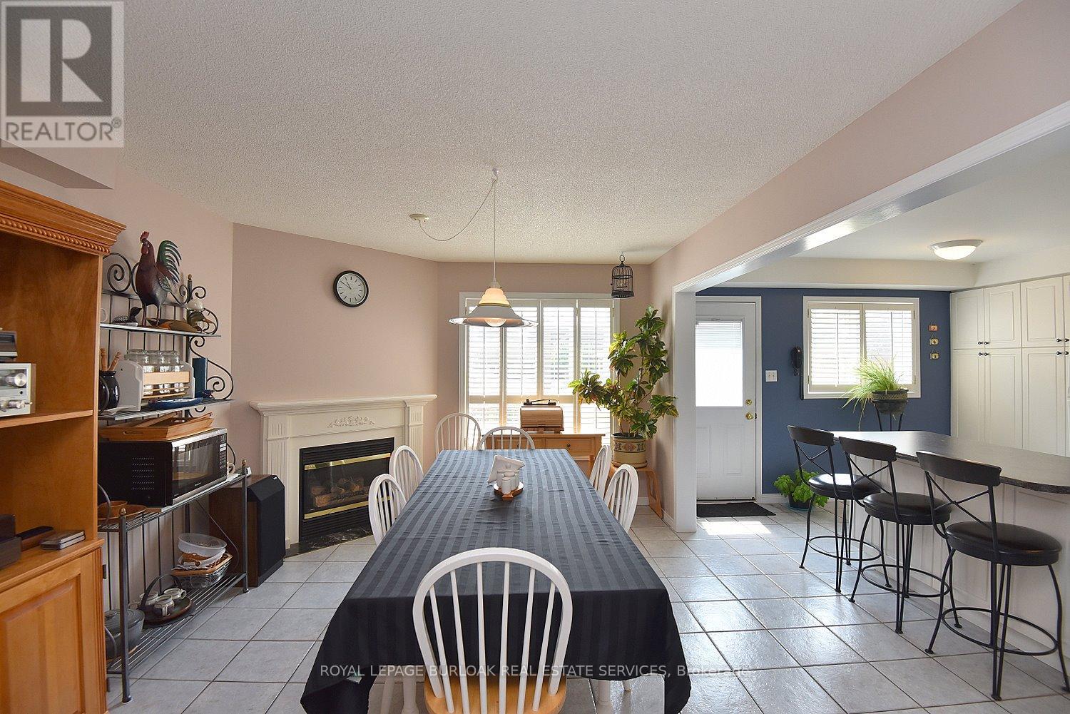 Photo 9 of 4002 Jarvis Crescent, Burlington ON