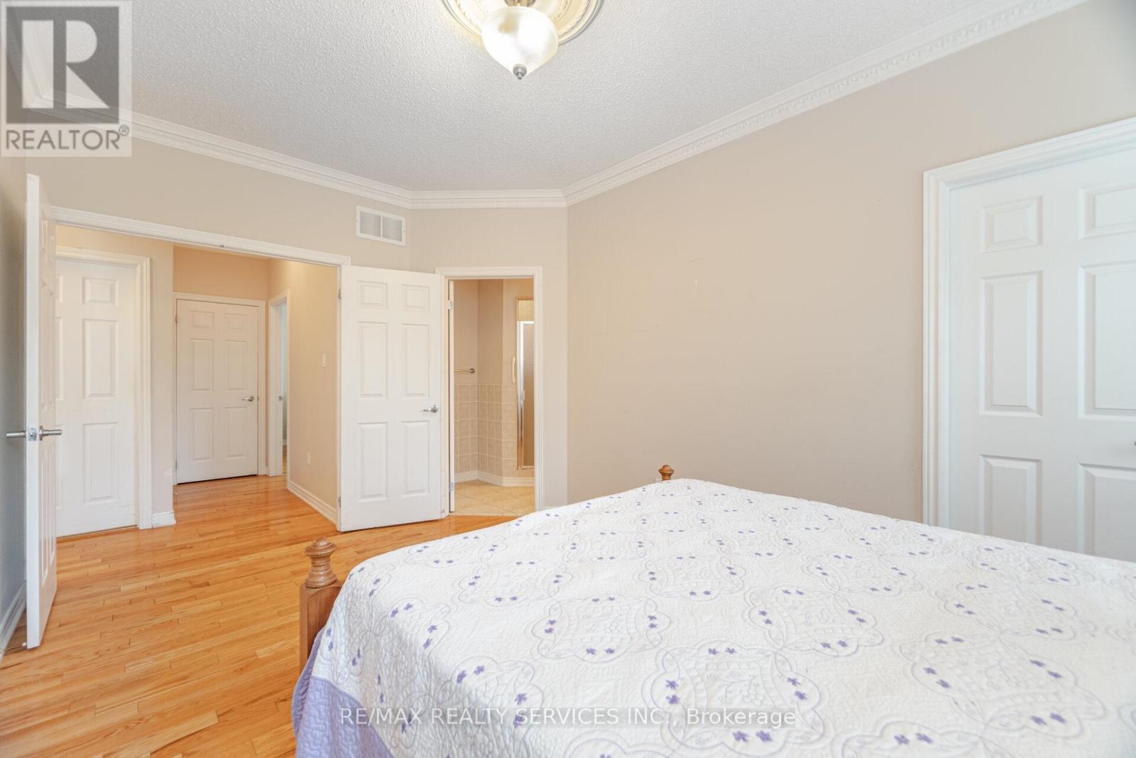 Photo 40 of 2413 Salcome Drive, Oakville ON
