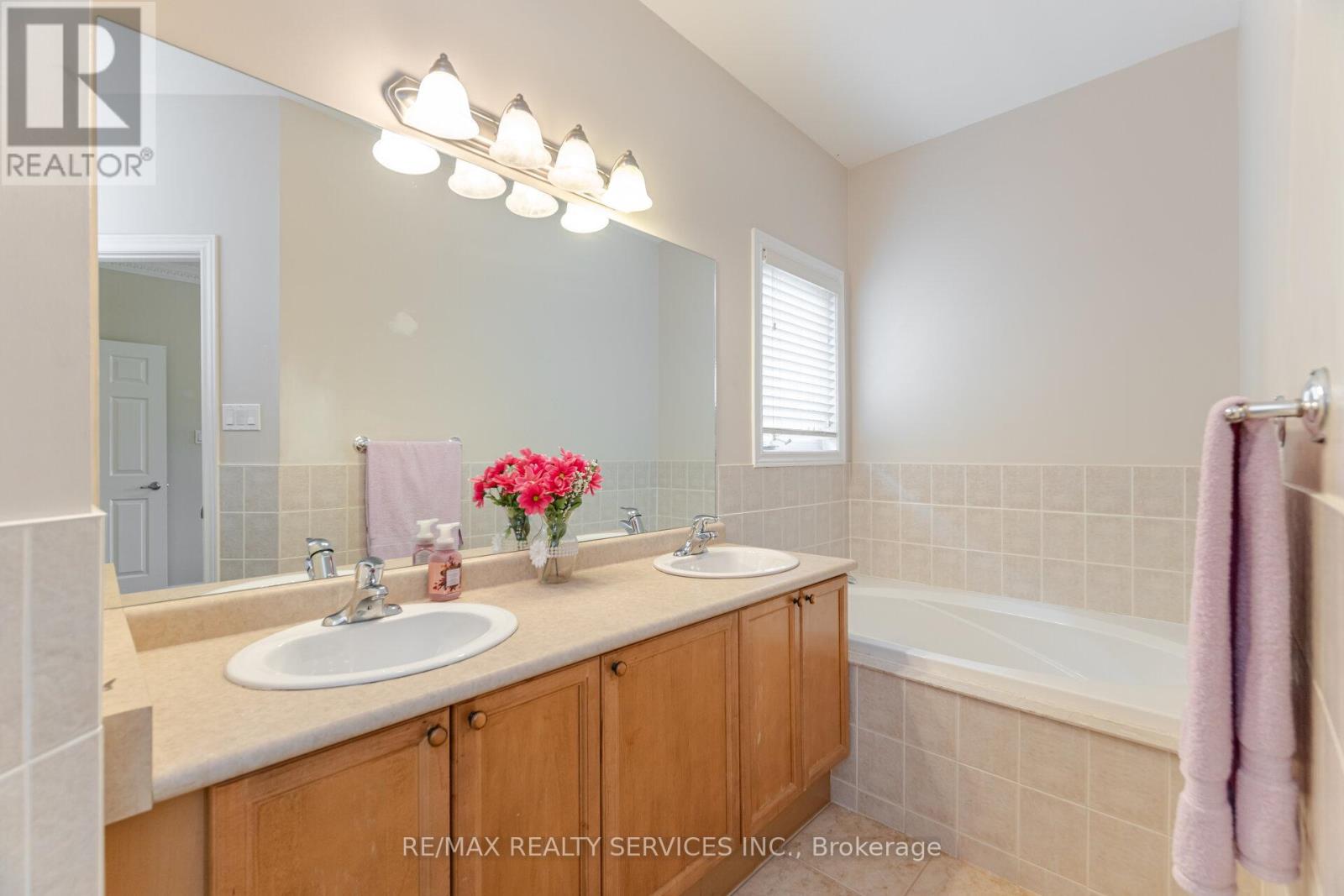 Photo 23 of 2413 Salcome Drive, Oakville ON