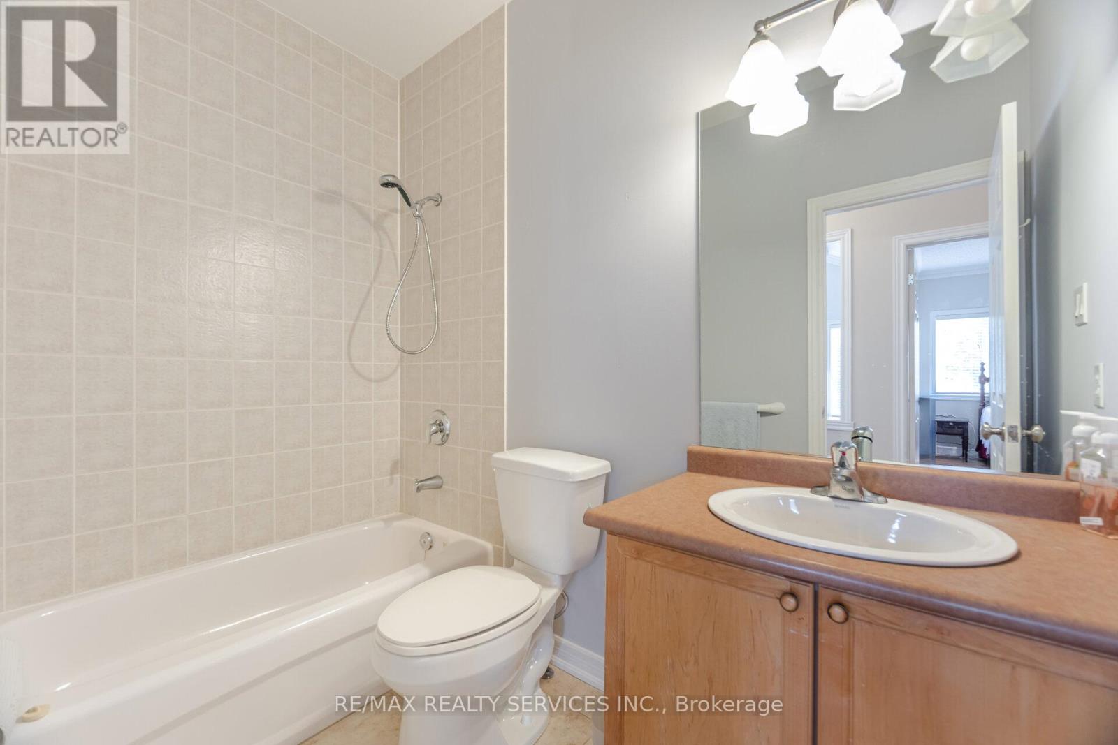 Photo 11 of 2413 Salcome Drive, Oakville ON