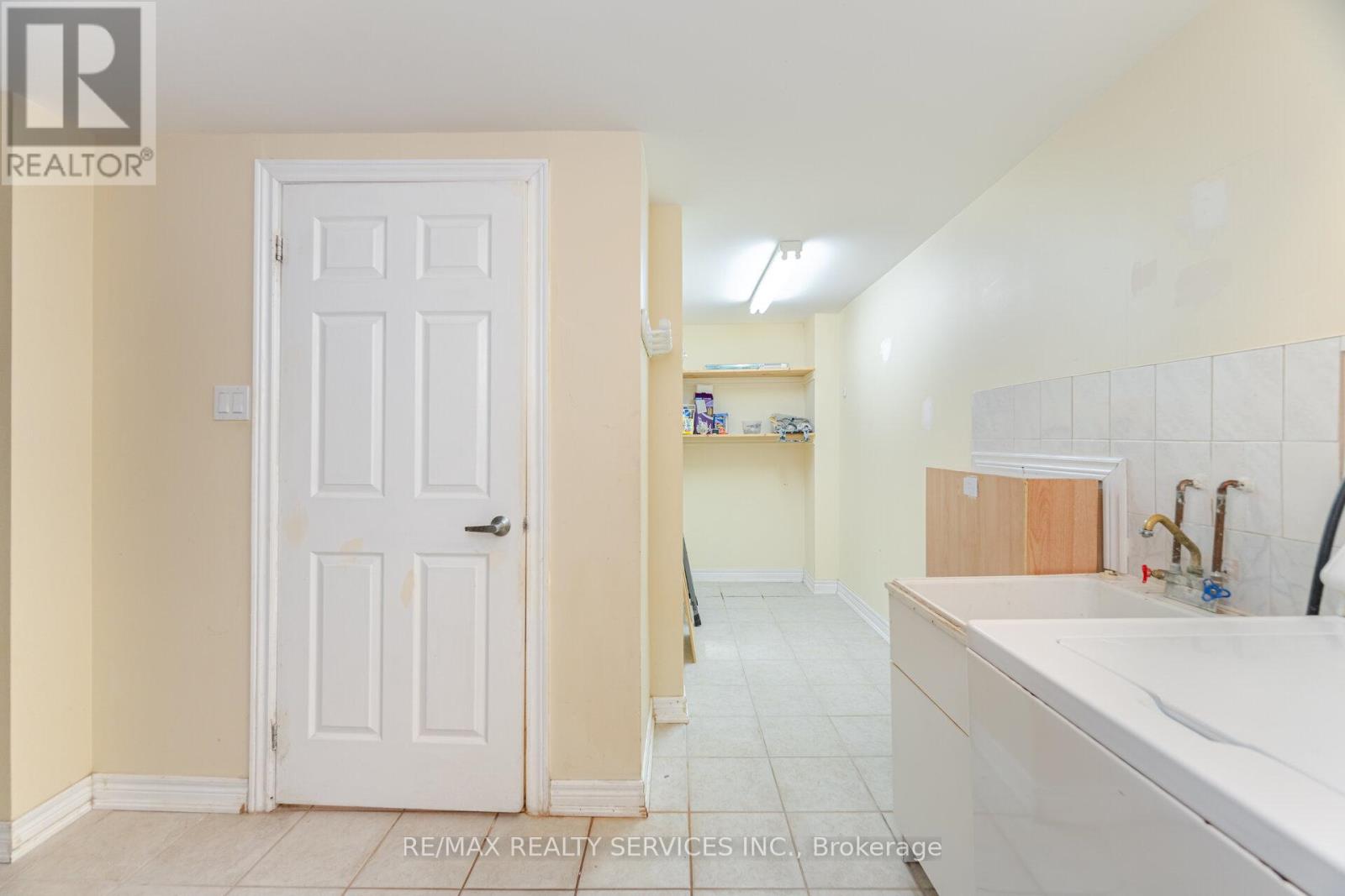 Photo 15 of 2413 Salcome Drive, Oakville ON
