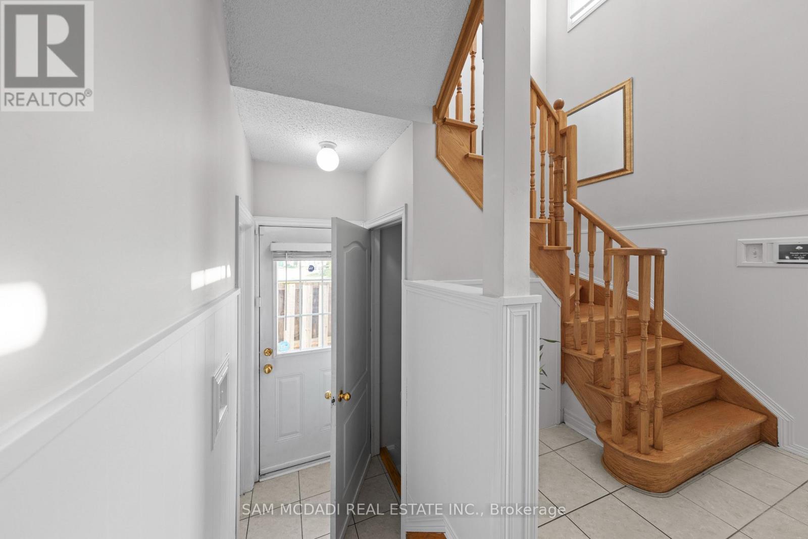 Photo 35 of 140 Sled Dog Road, Brampton ON