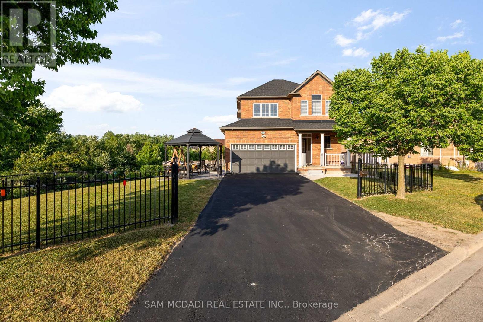 Photo 33 of 140 Sled Dog Road, Brampton ON