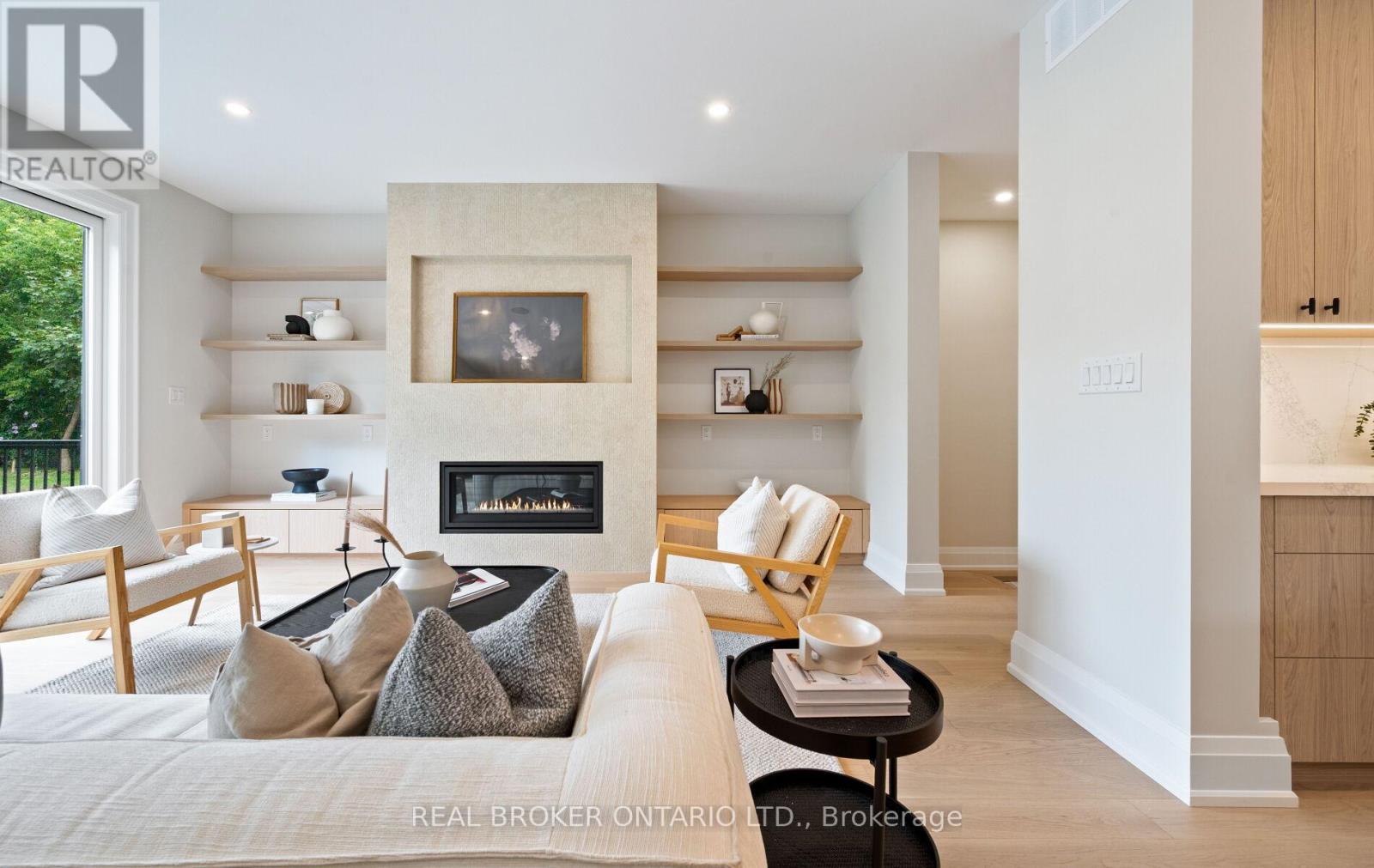 Photo 12 of 94 Prince Edward Drive S, Toronto ON
