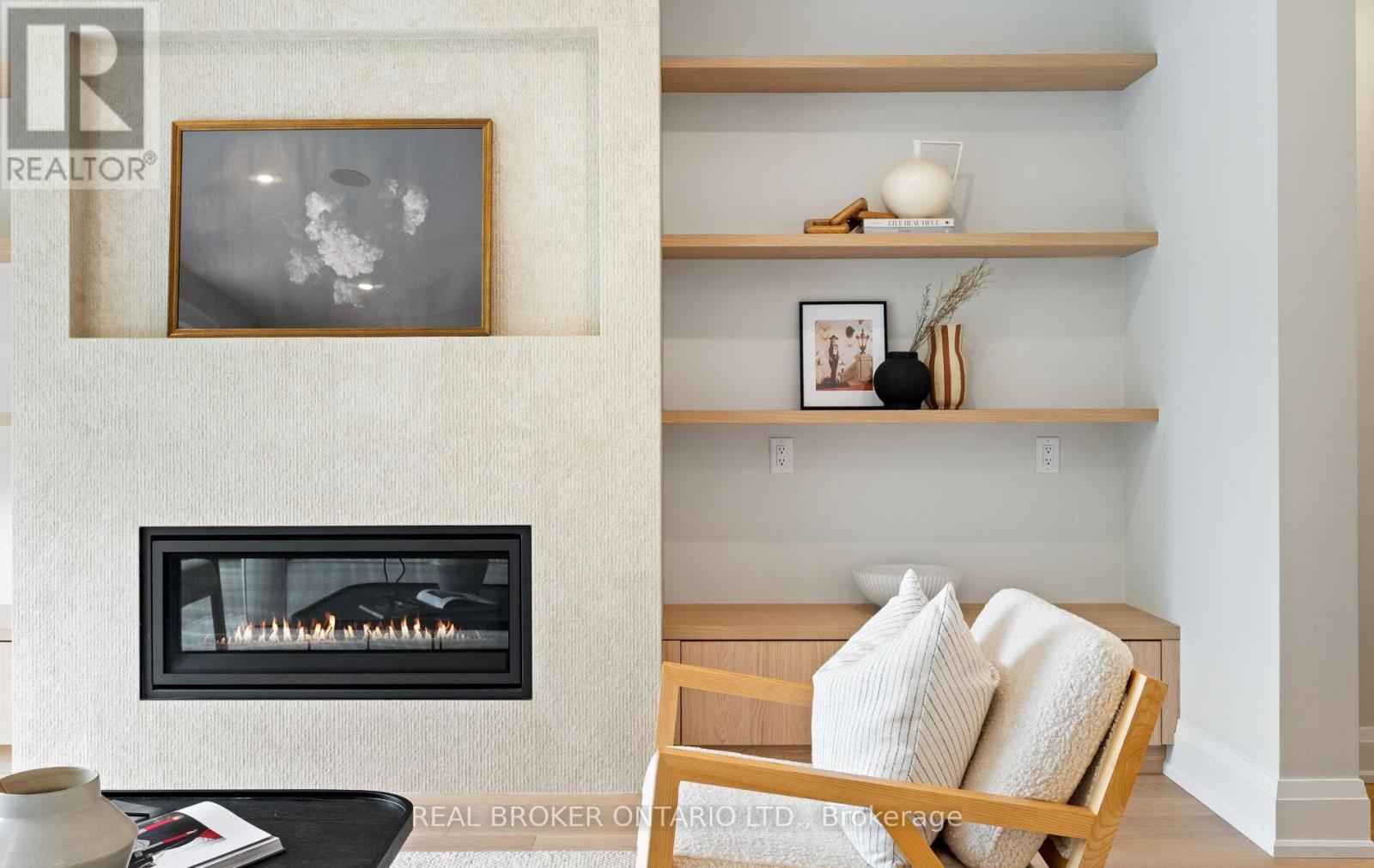 Photo 23 of 94 Prince Edward Drive S, Toronto ON