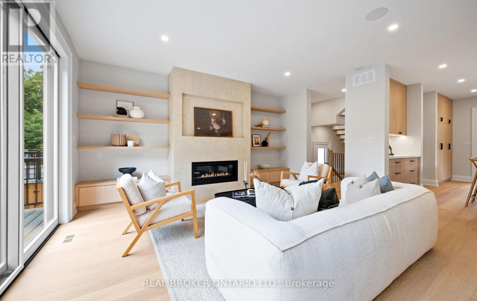 Photo 37 of 94 Prince Edward Drive S, Toronto ON