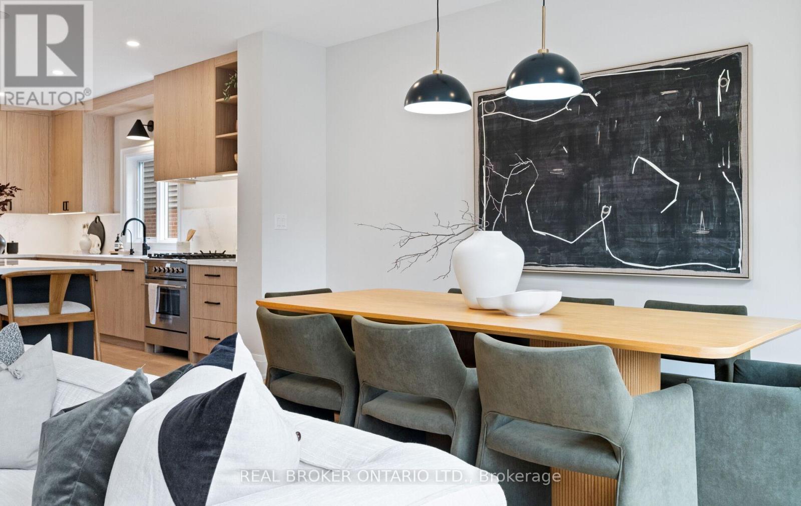 Photo 5 of 94 Prince Edward Drive S, Toronto ON