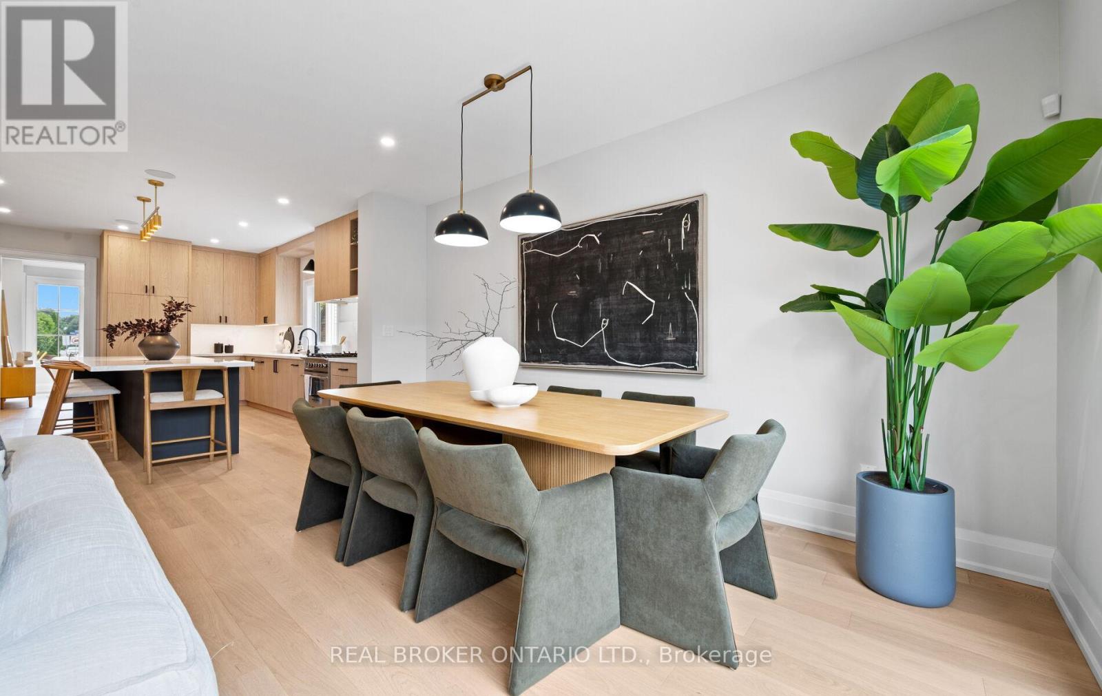 Photo 18 of 94 Prince Edward Drive S, Toronto ON