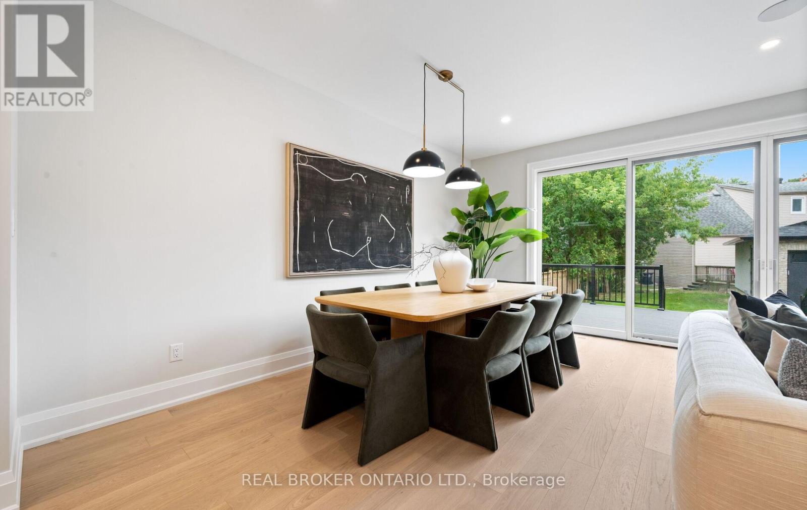 Photo 29 of 94 Prince Edward Drive S, Toronto ON