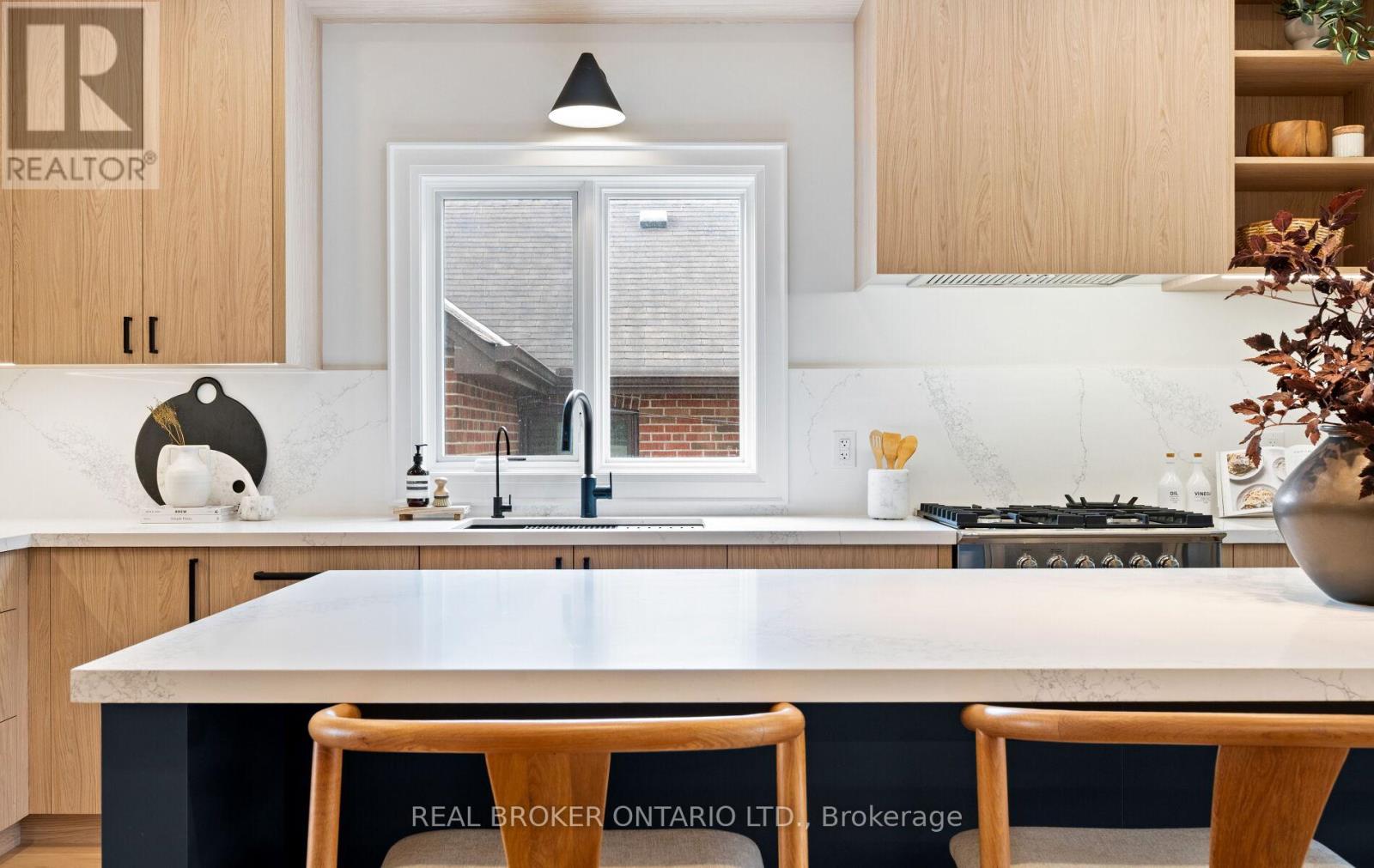 Photo 48 of 94 Prince Edward Drive S, Toronto ON