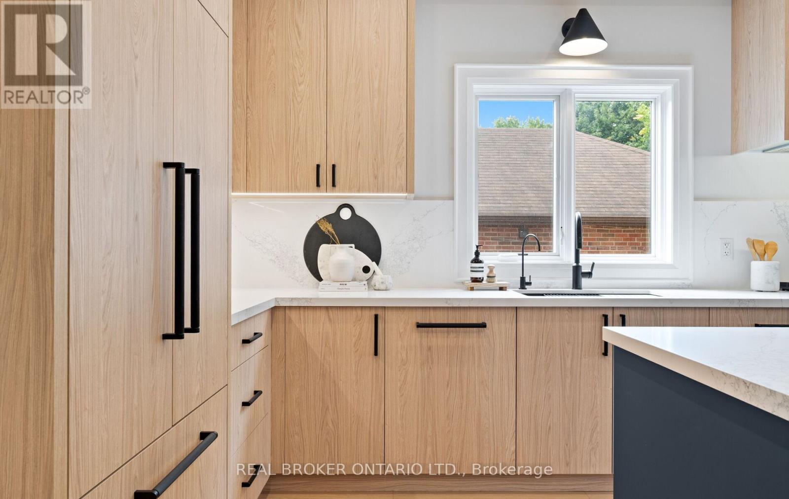 Photo 44 of 94 Prince Edward Drive S, Toronto ON