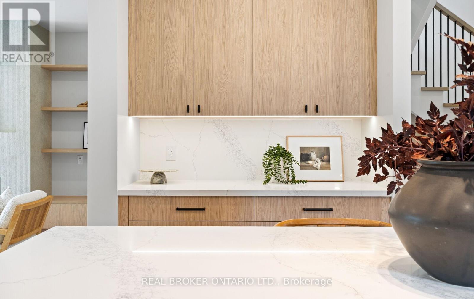 Photo 38 of 94 Prince Edward Drive S, Toronto ON