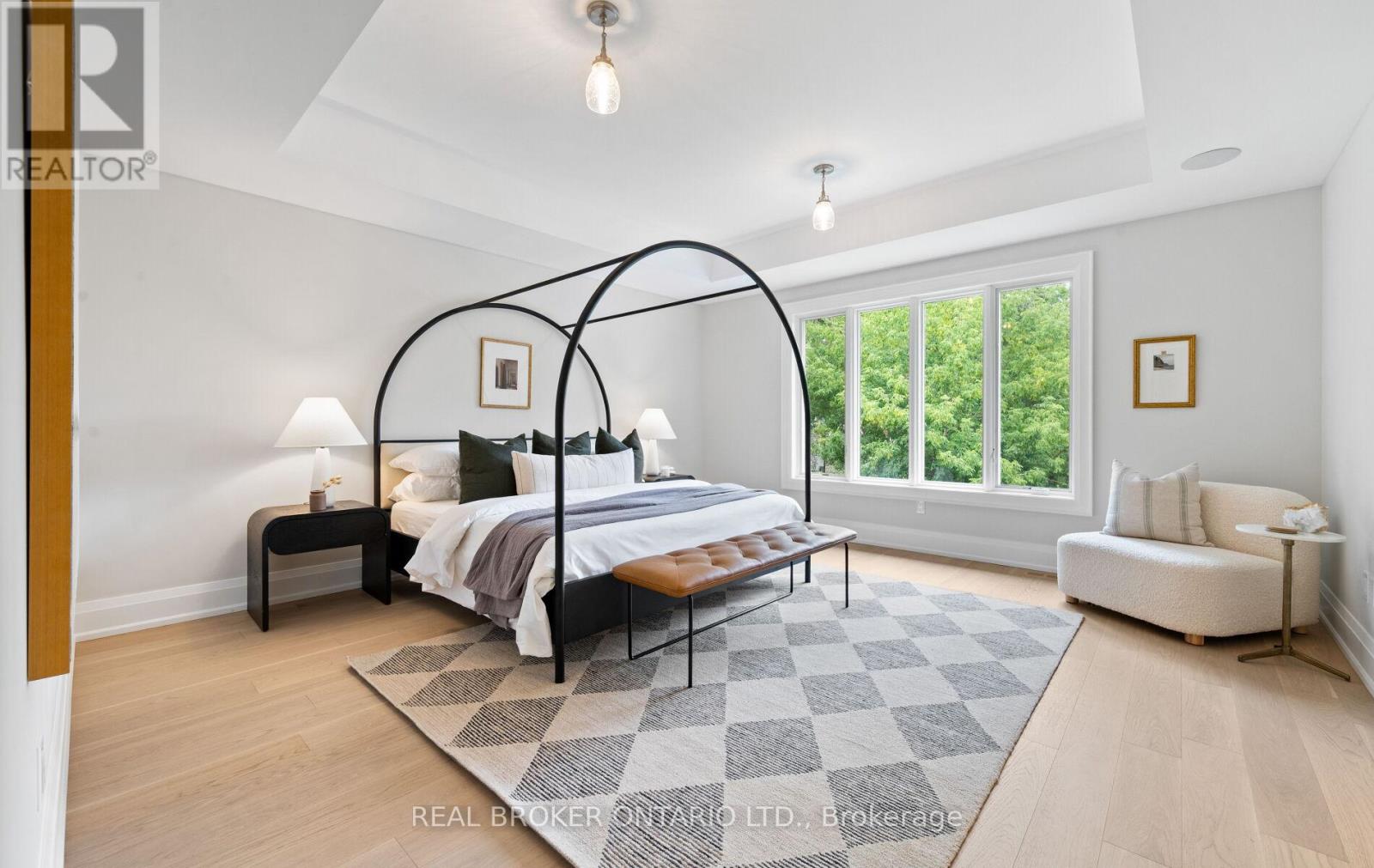 Photo 26 of 94 Prince Edward Drive S, Toronto ON
