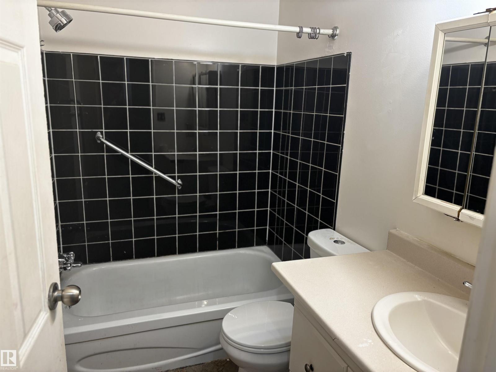 Photo 9 of 5446 144 B Av Nw, Edmonton AB