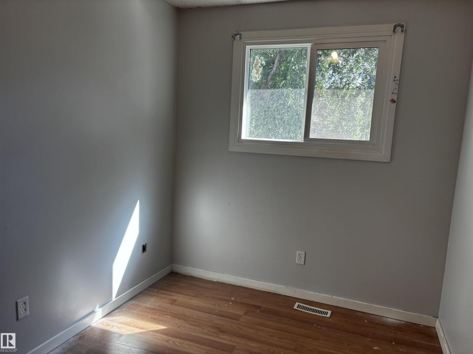 Photo 19 of 5446 144 B Av Nw, Edmonton AB